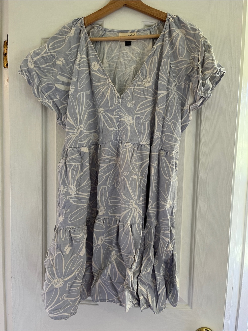 Universal Thread Light Gray Floral V-Neck Tiered Mini Dress